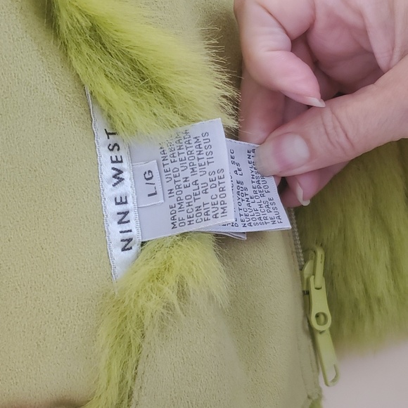 Nine West Large Vest - Picture 2 of 2